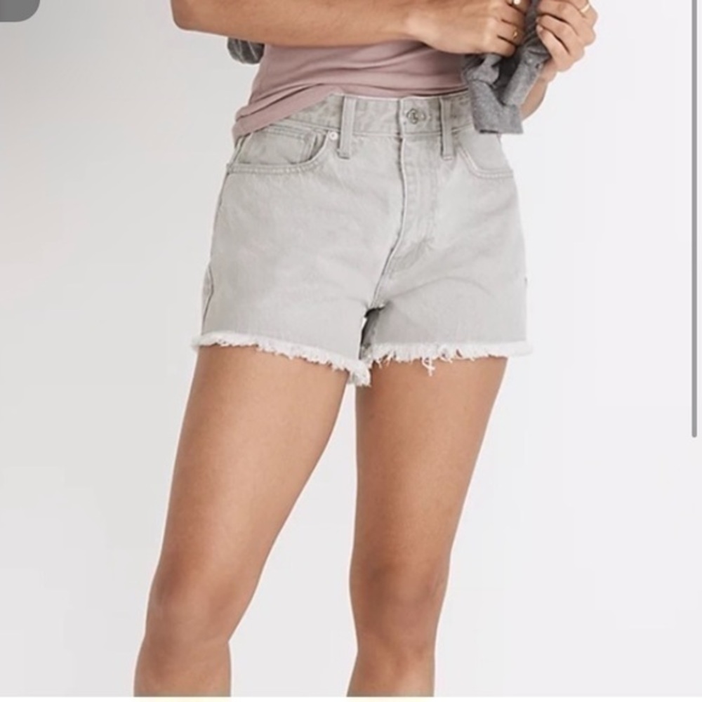 Madewell gray relaxed denim Denim shorts 32 High Rise Frayed Jean Ran hem